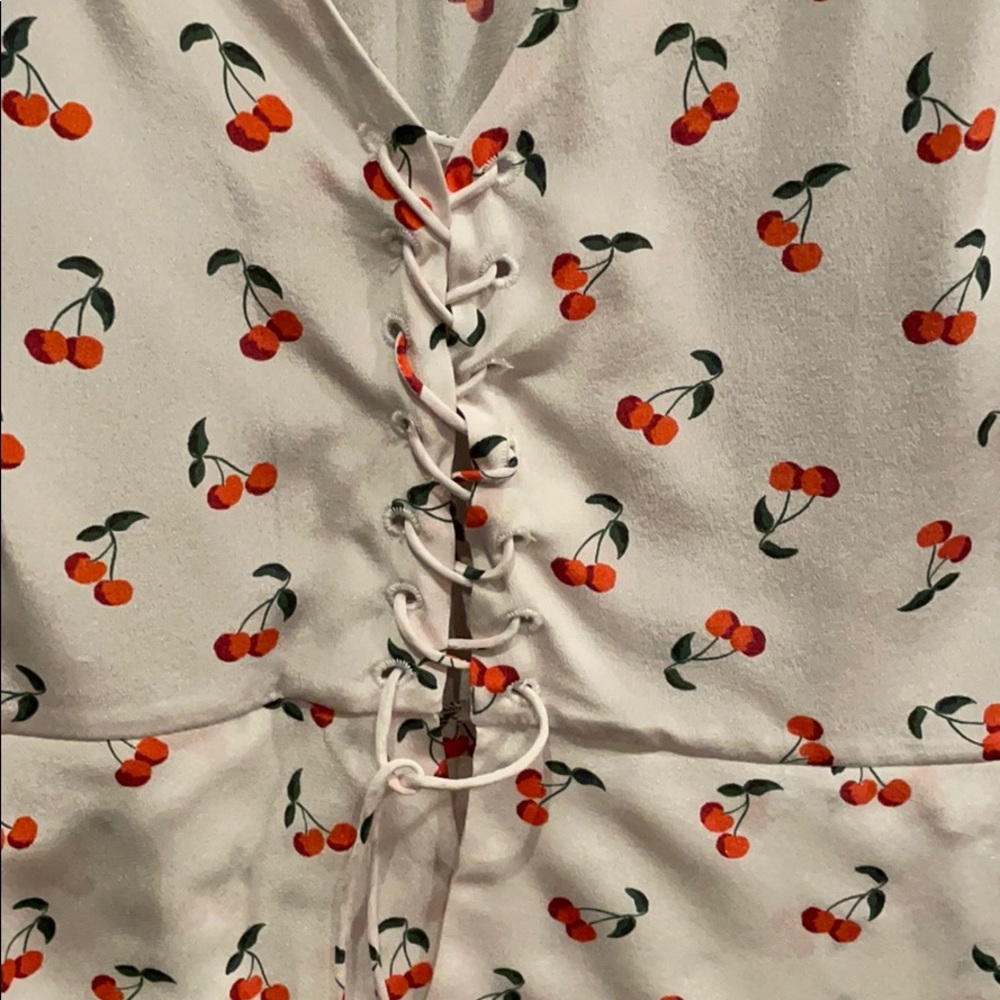 Intermix cherry blouse - Picture 2 of 3